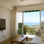 Апартаменты Light-filled With Sea Views *