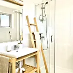Light-filled With Sea Views *