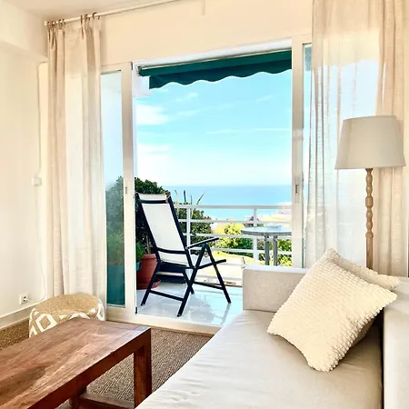 Light-filled With Sea Views דירה *