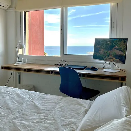 דירה Light-filled With Sea Views *
